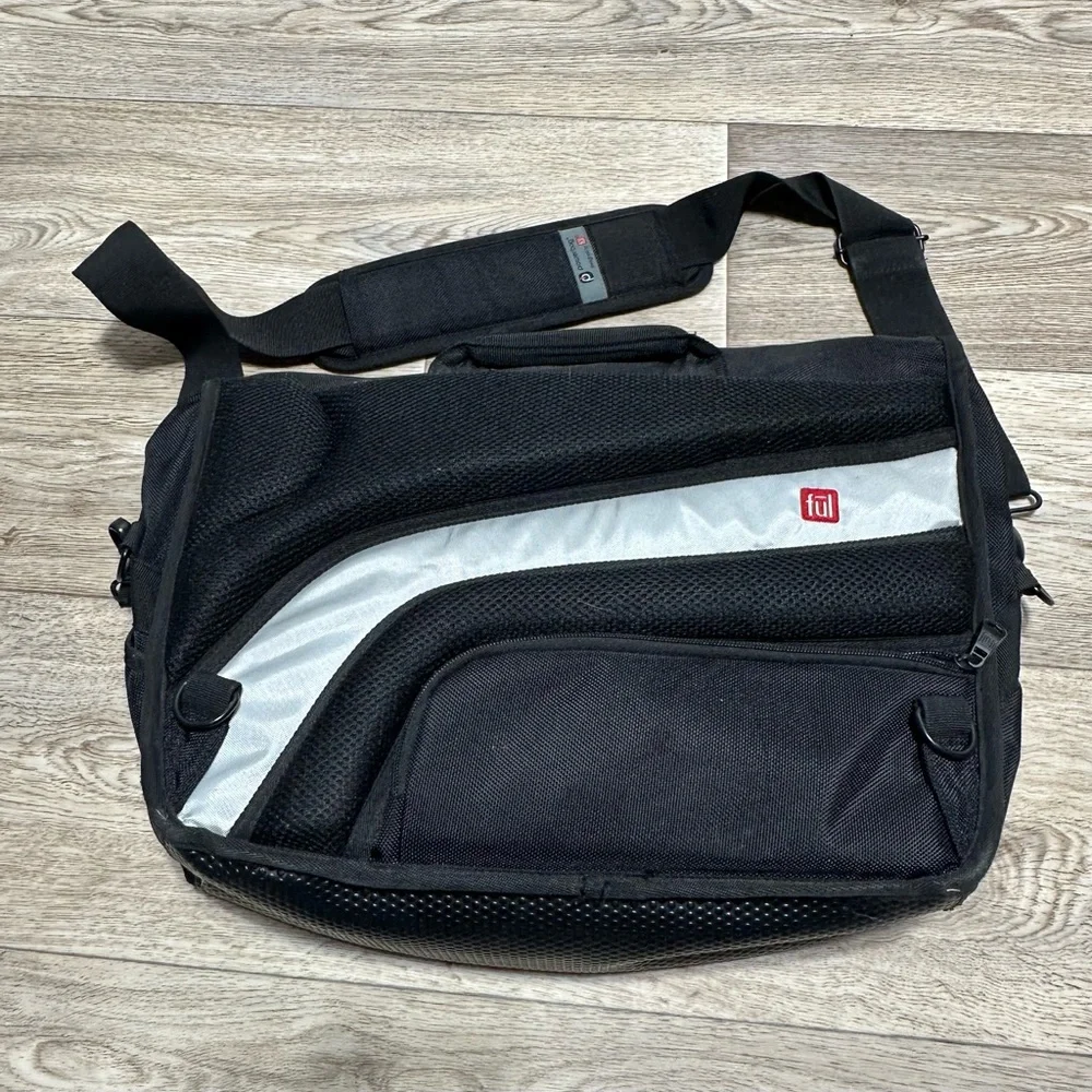 Powerbag Messenger Bag FUL Smartphone tablet laptop charging bag Missing Charger